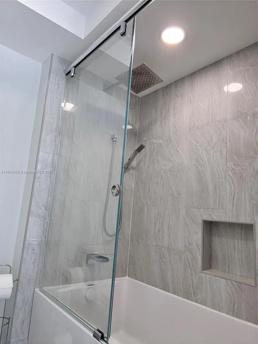 531 N Ocean Blvd, #404