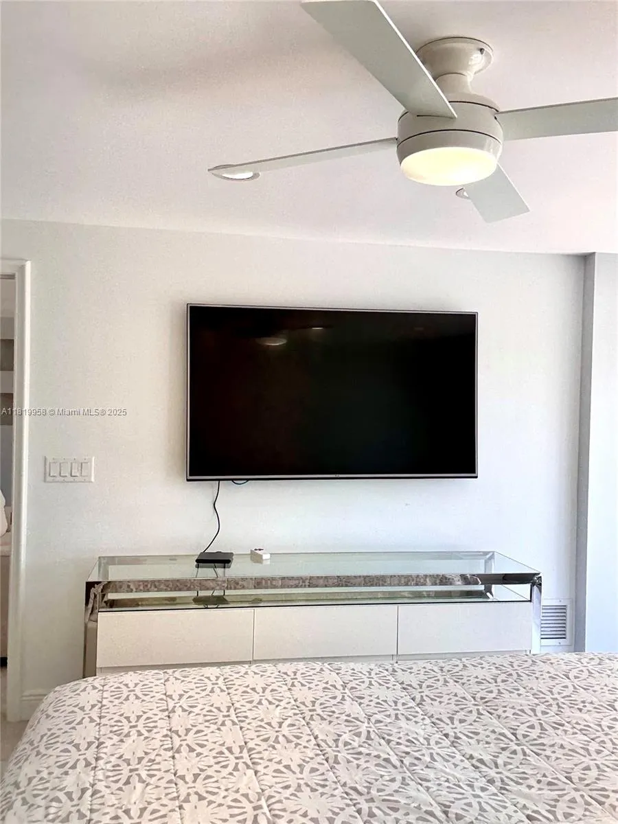 531 N Ocean Blvd, #404