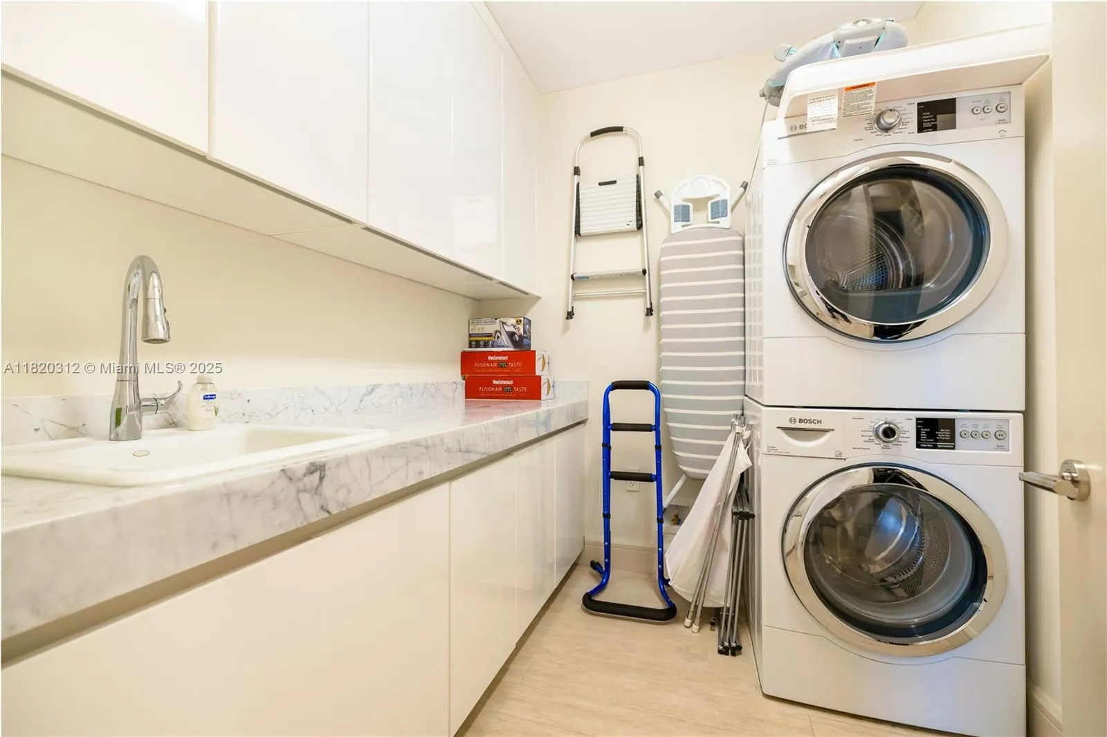 9705 Collins Ave, #1101N