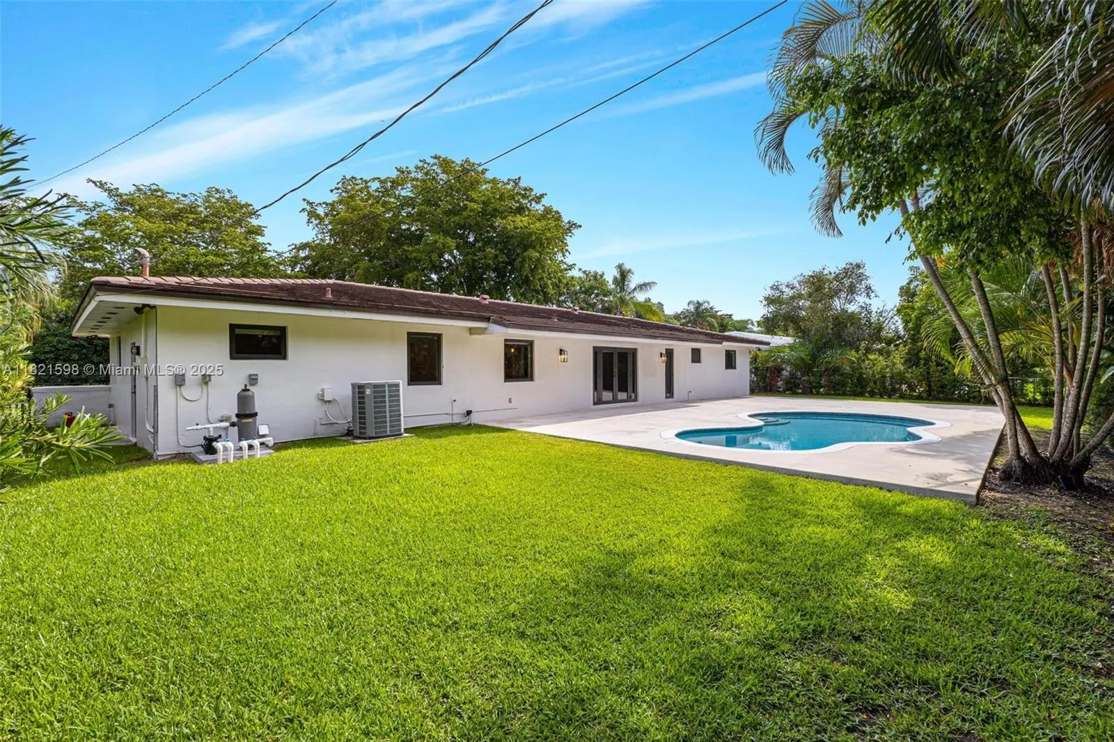 1460 Campamento Ave