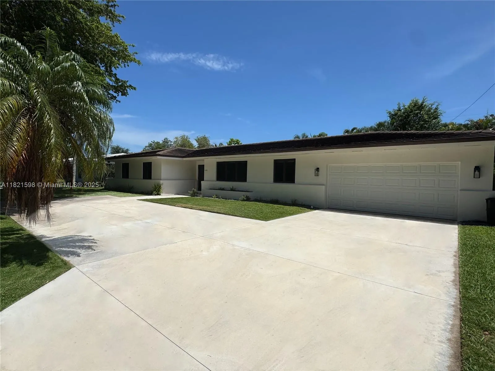 1460 Campamento Ave