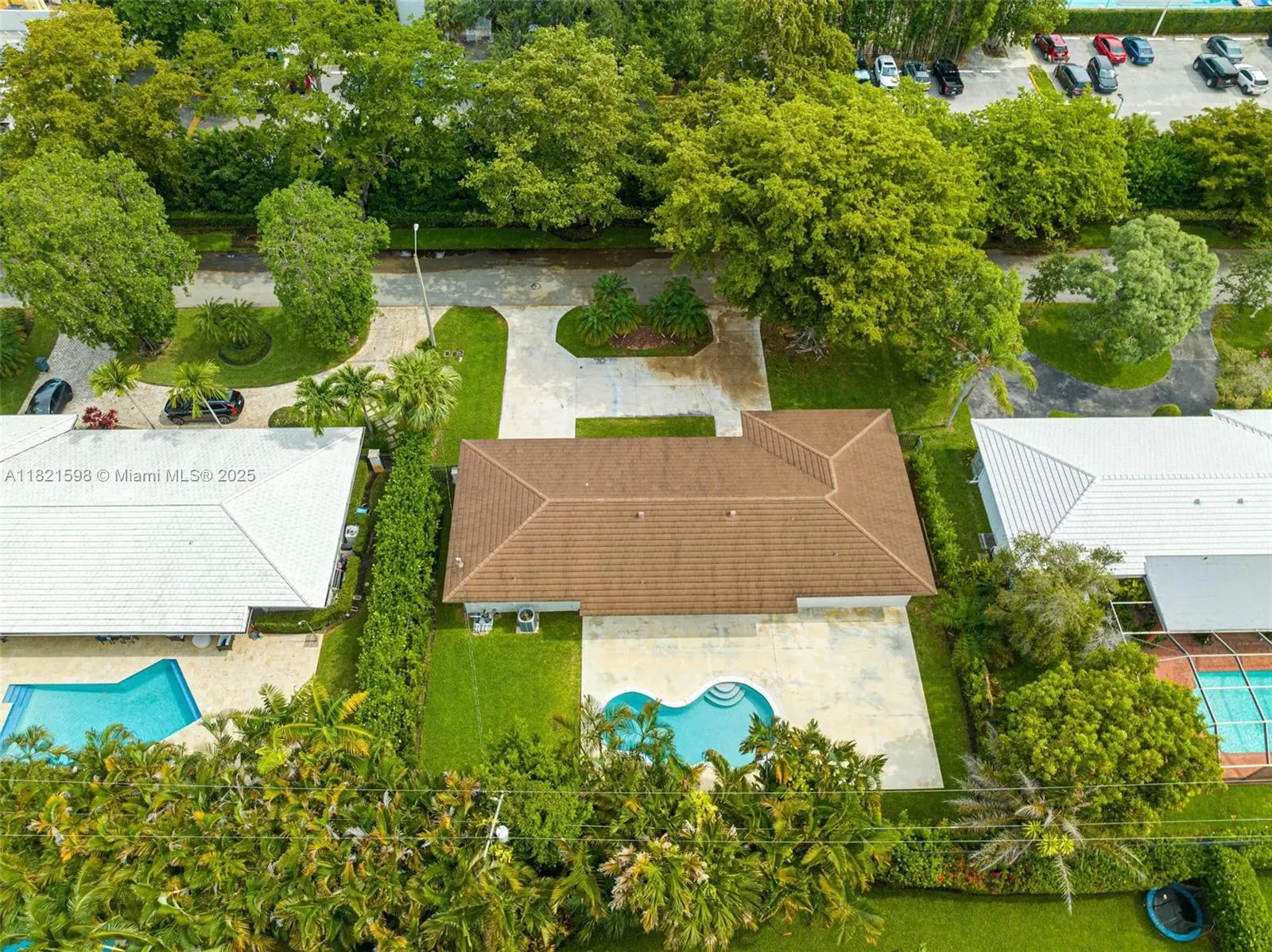 1460 Campamento Ave