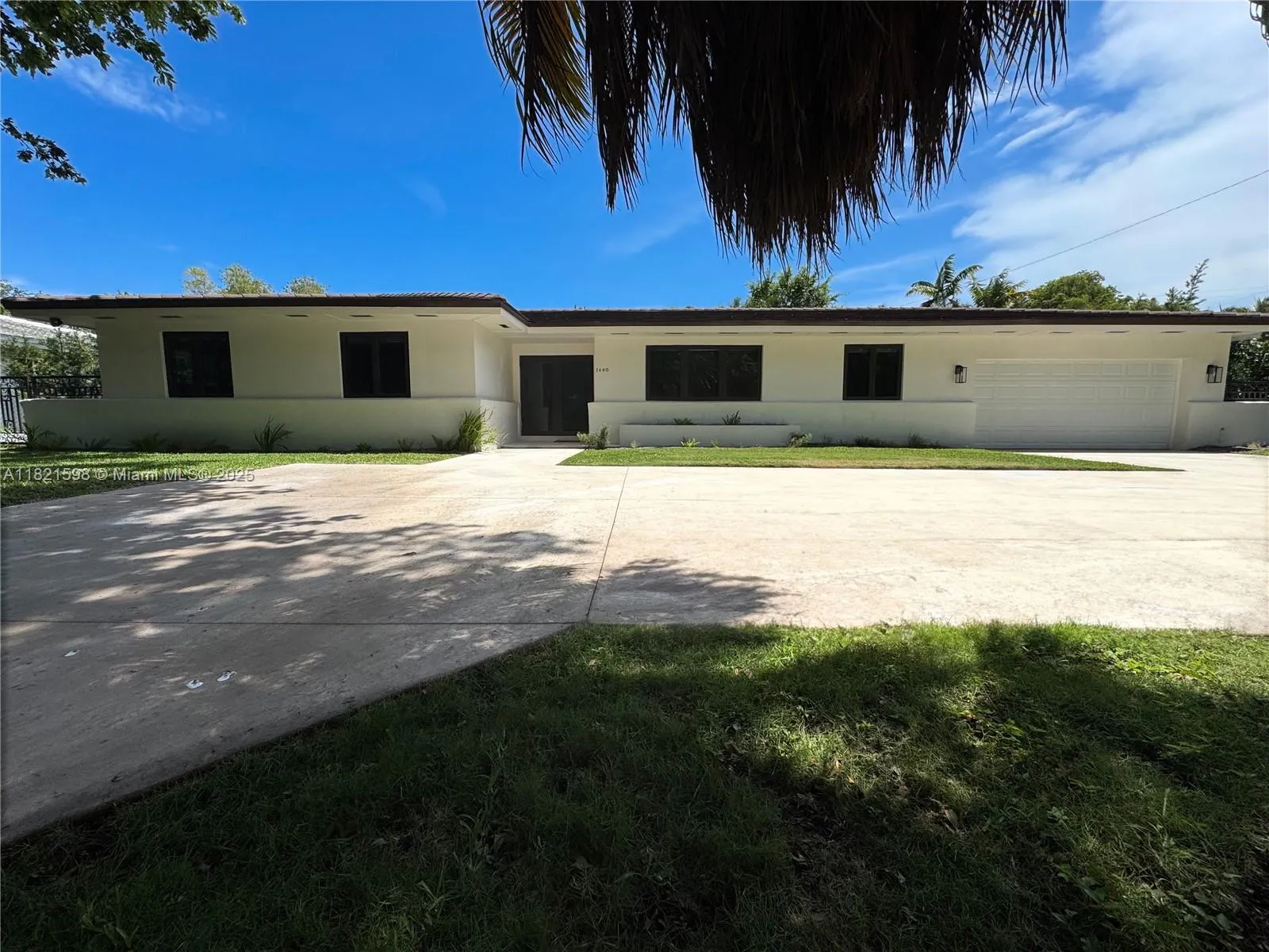 1460 Campamento Ave
