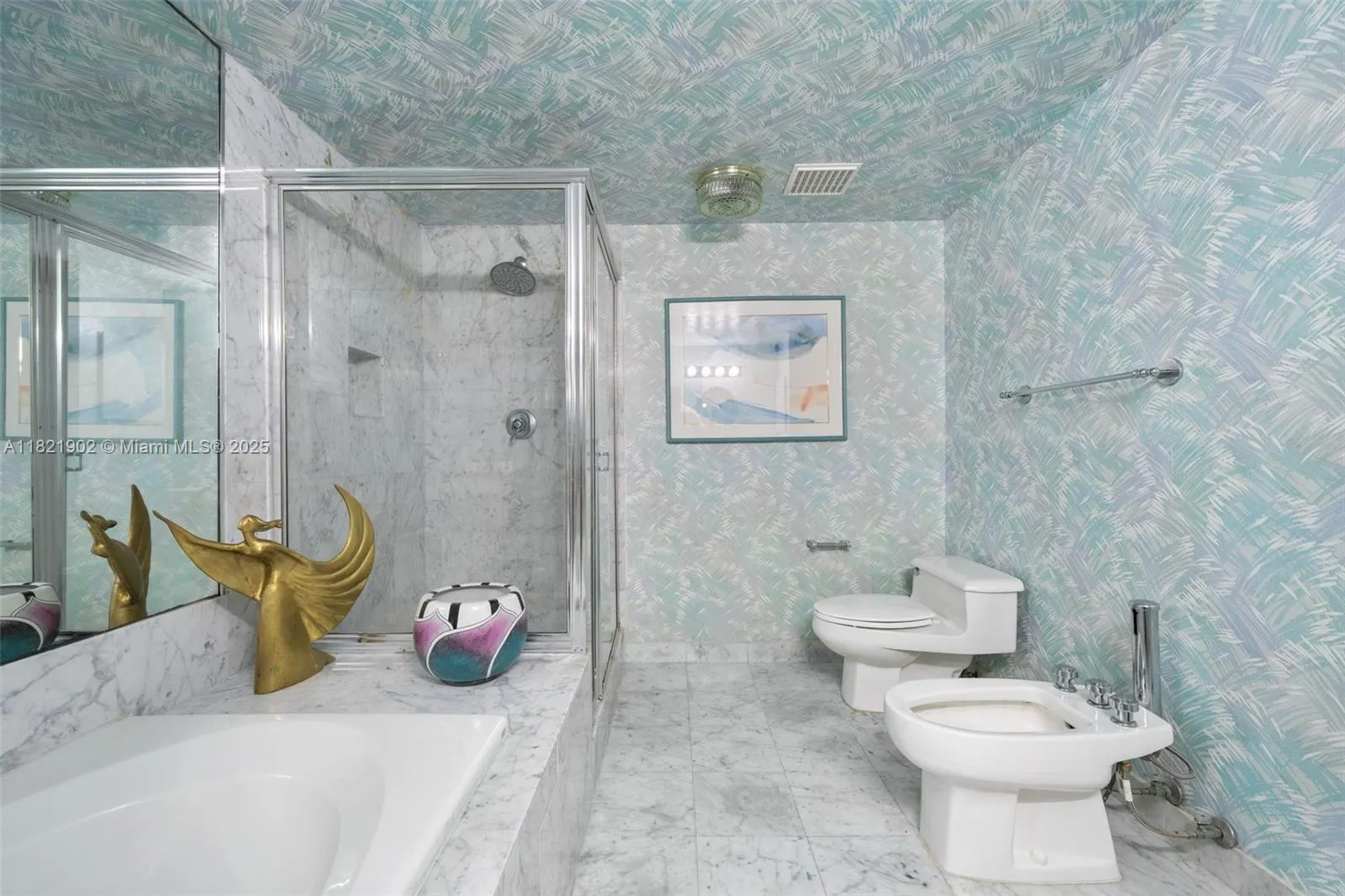 9455 Collins Ave, #305