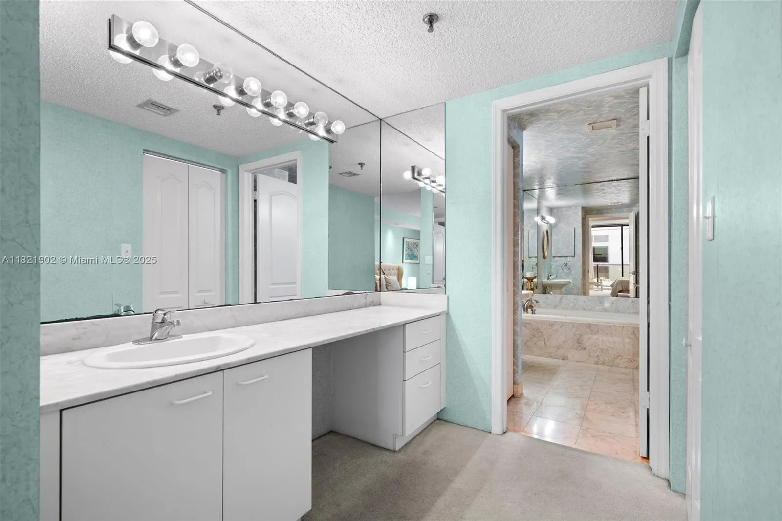 9455 Collins Ave, #305