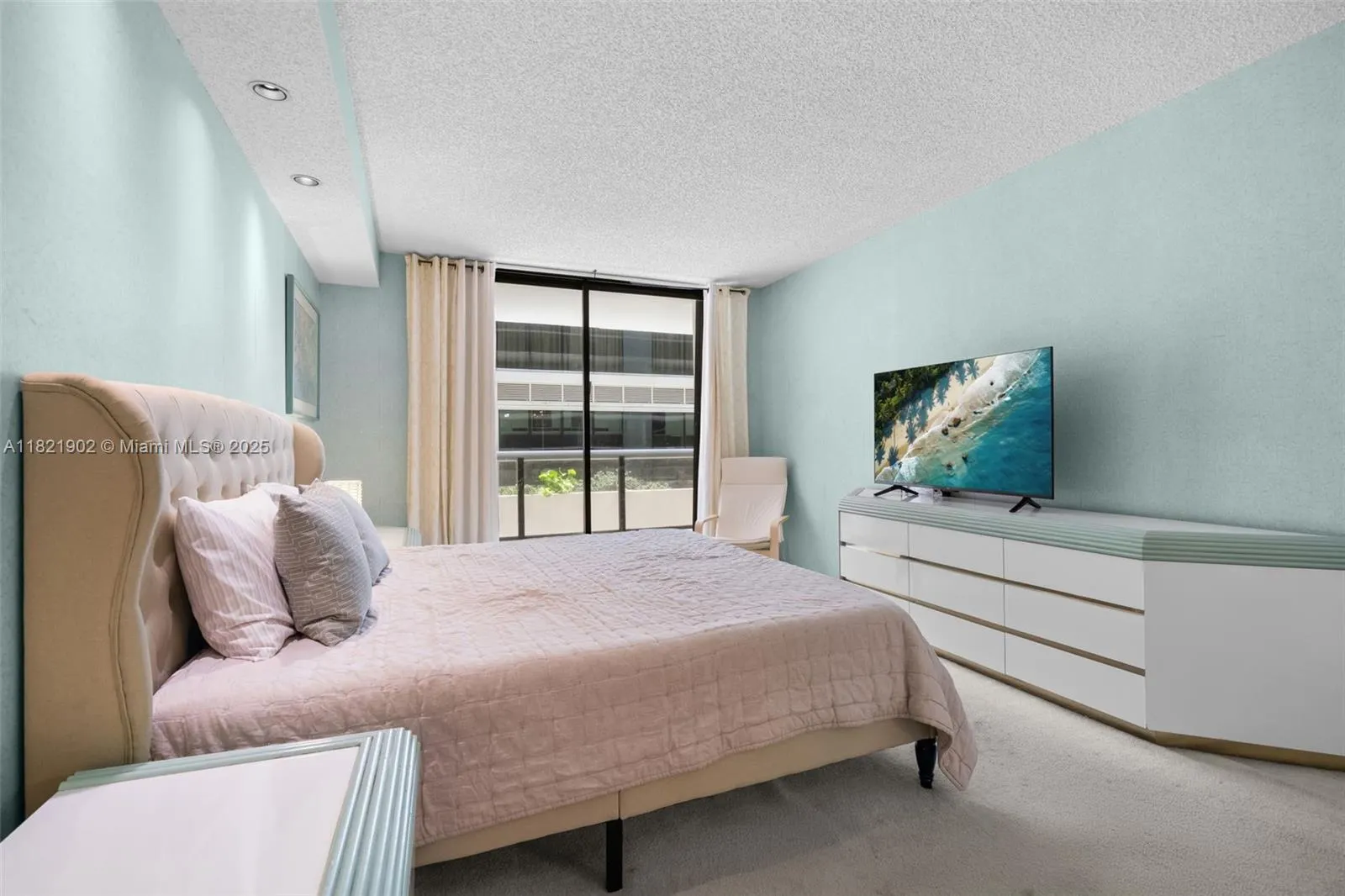 9455 Collins Ave, #305