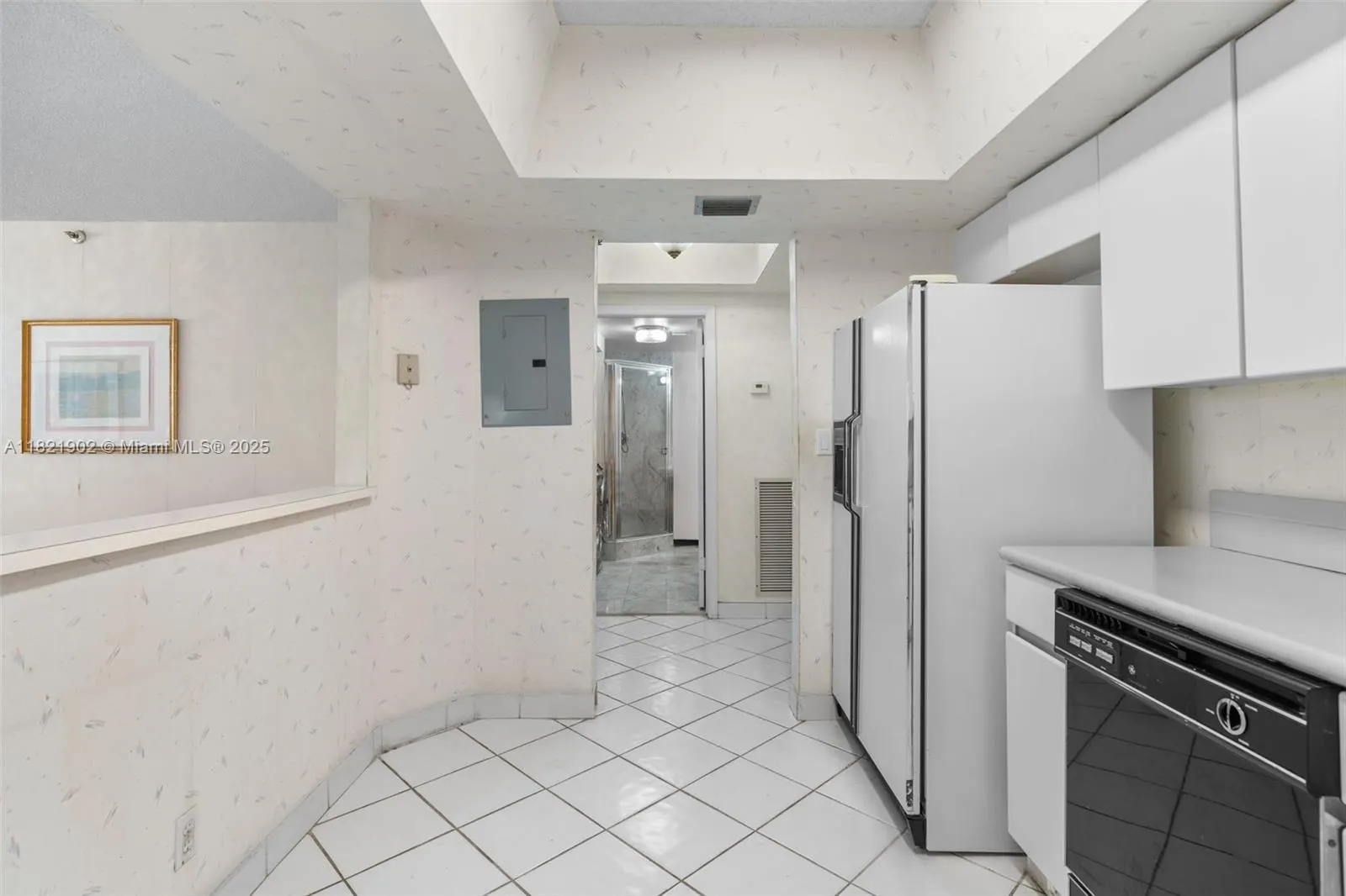 9455 Collins Ave, #305