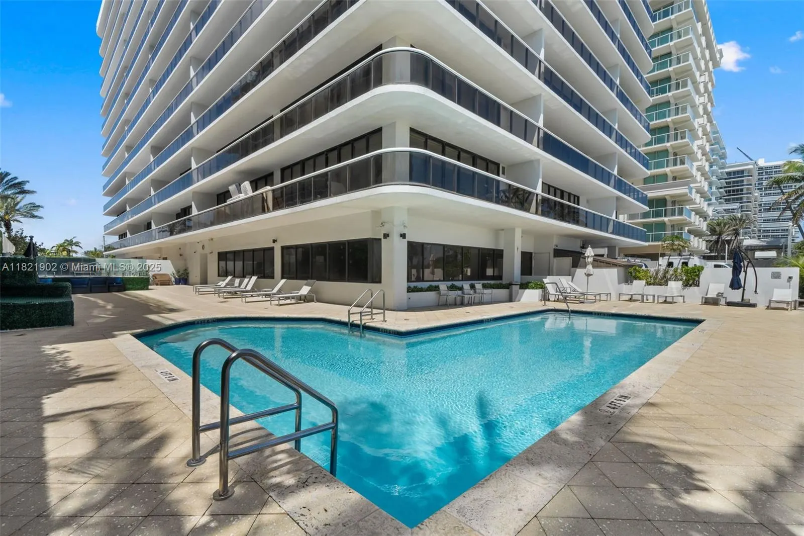 9455 Collins Ave, #305