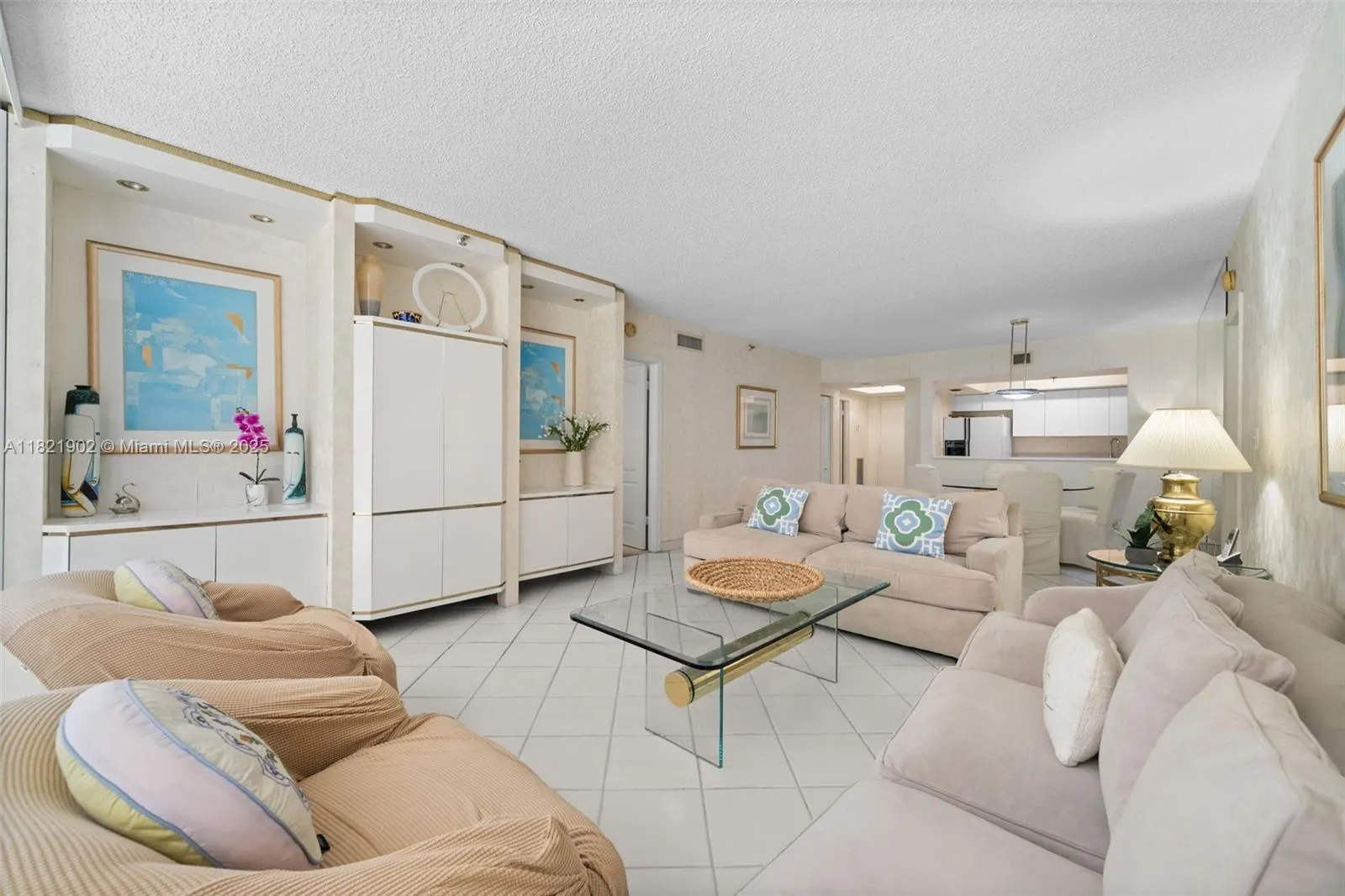 9455 Collins Ave, #305