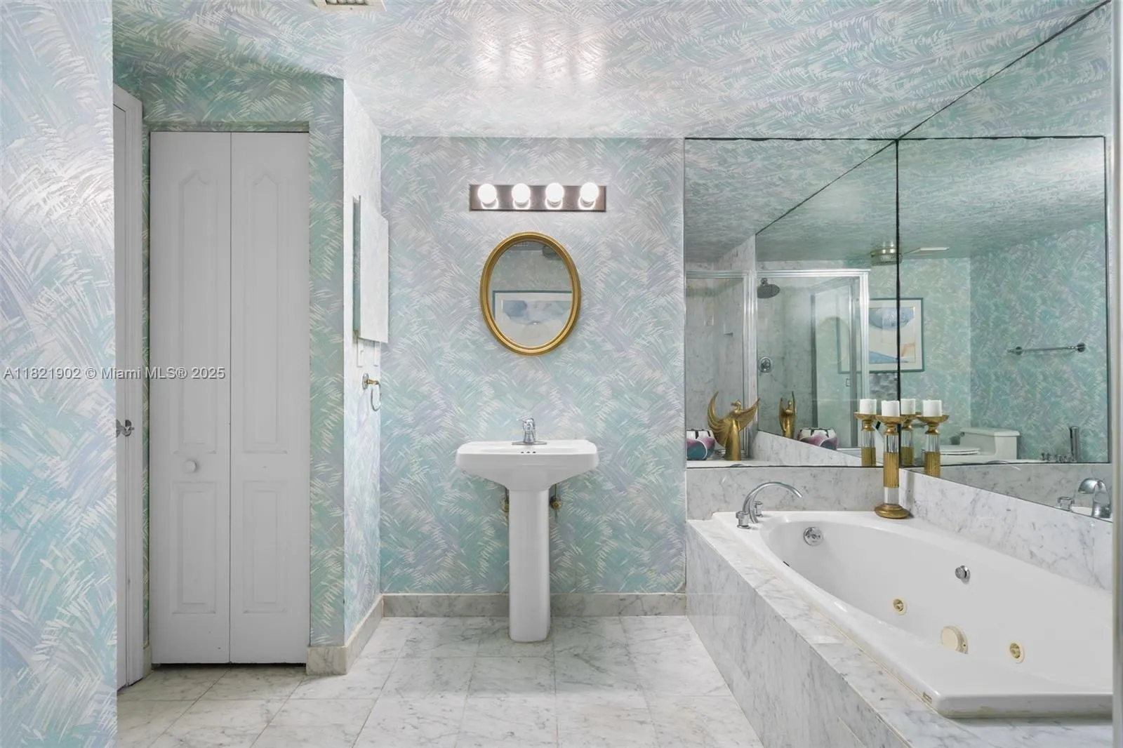 9455 Collins Ave, #305