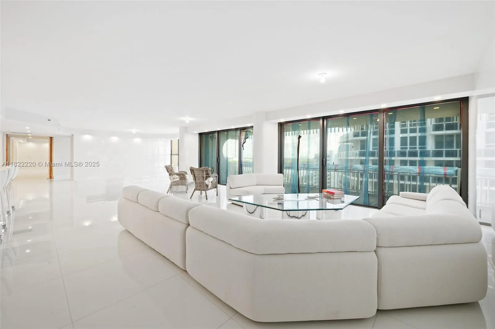 10205 Collins Ave, #1504