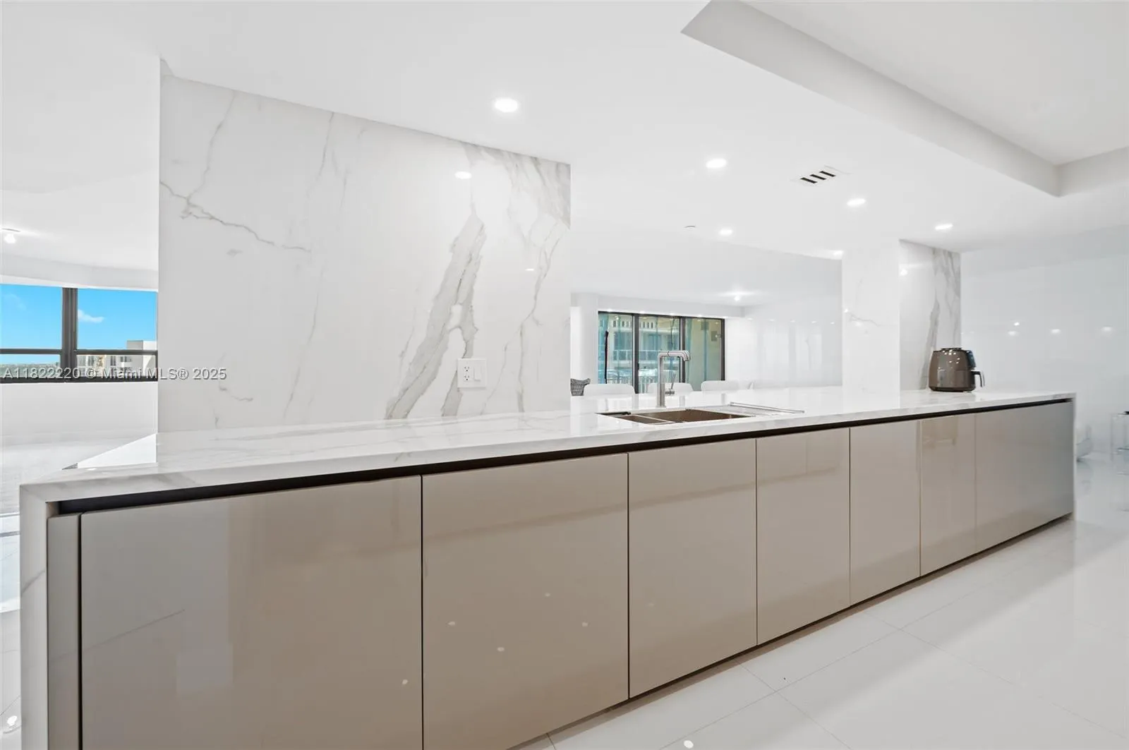 10205 Collins Ave, #1504