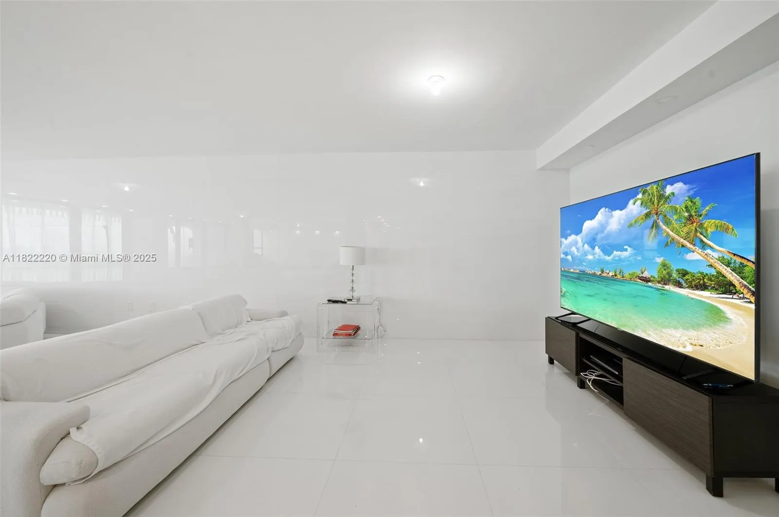 10205 Collins Ave, #1504