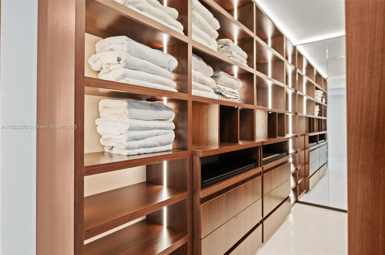 10205 Collins Ave, #1504