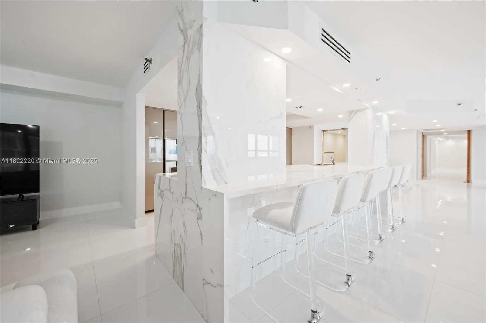 10205 Collins Ave, #1504