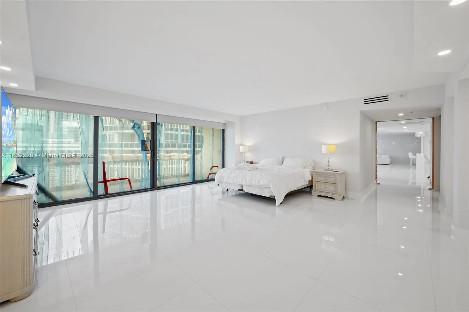 10205 Collins Ave, #1504