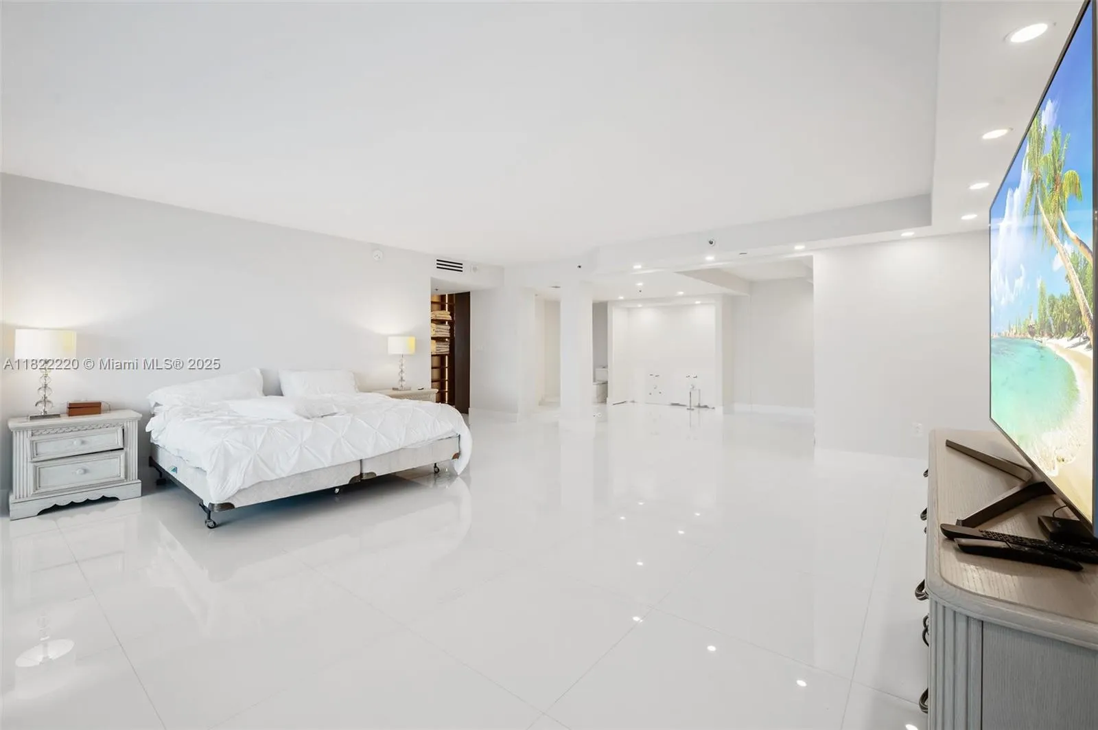 10205 Collins Ave, #1504