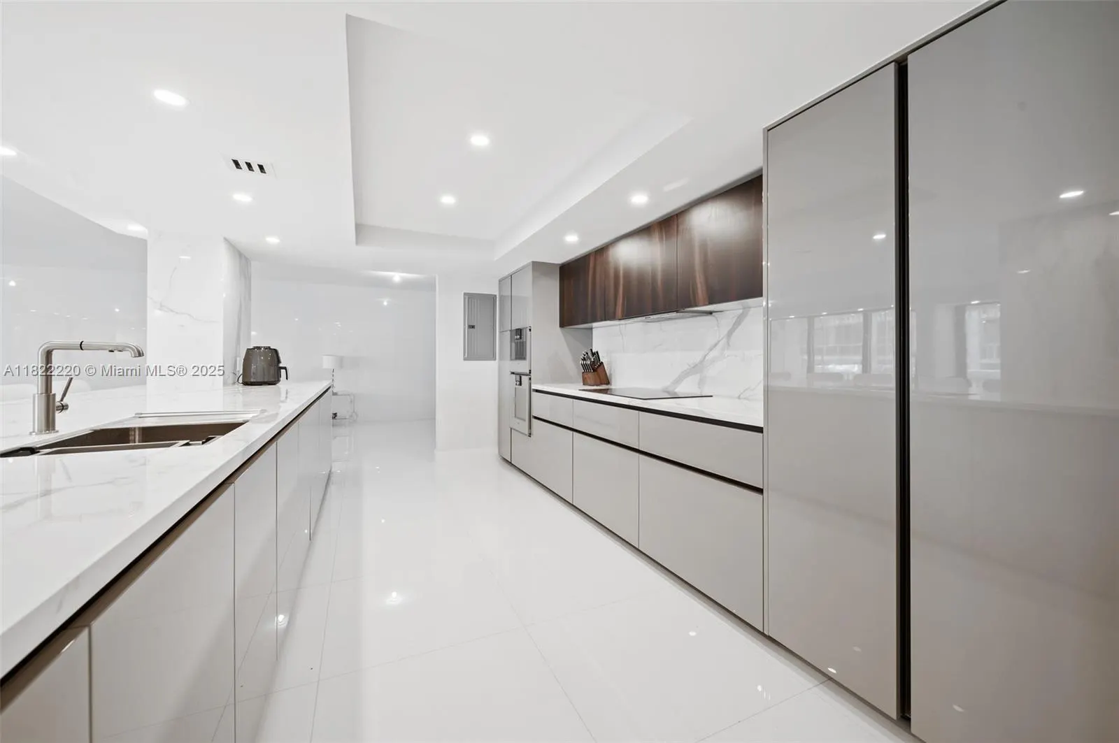 10205 Collins Ave, #1504