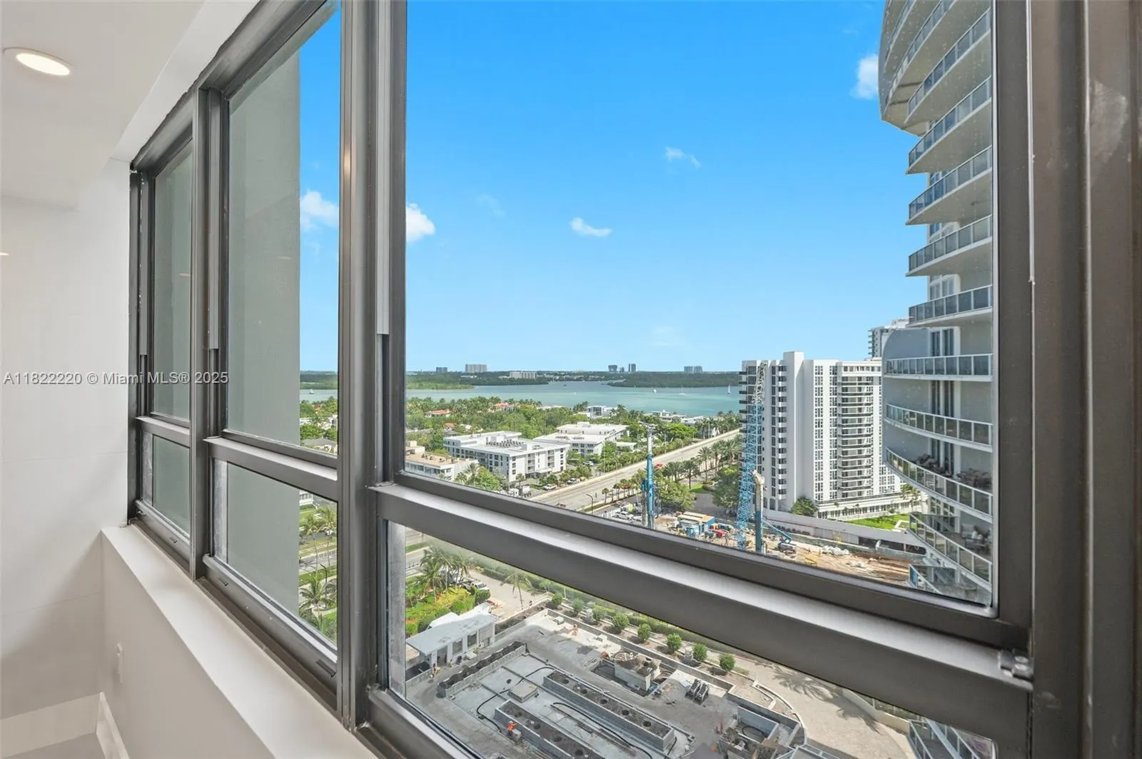 10205 Collins Ave, #1504