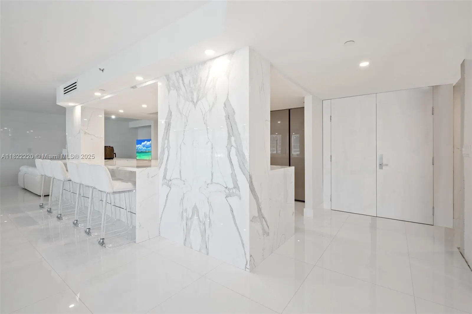 10205 Collins Ave, #1504