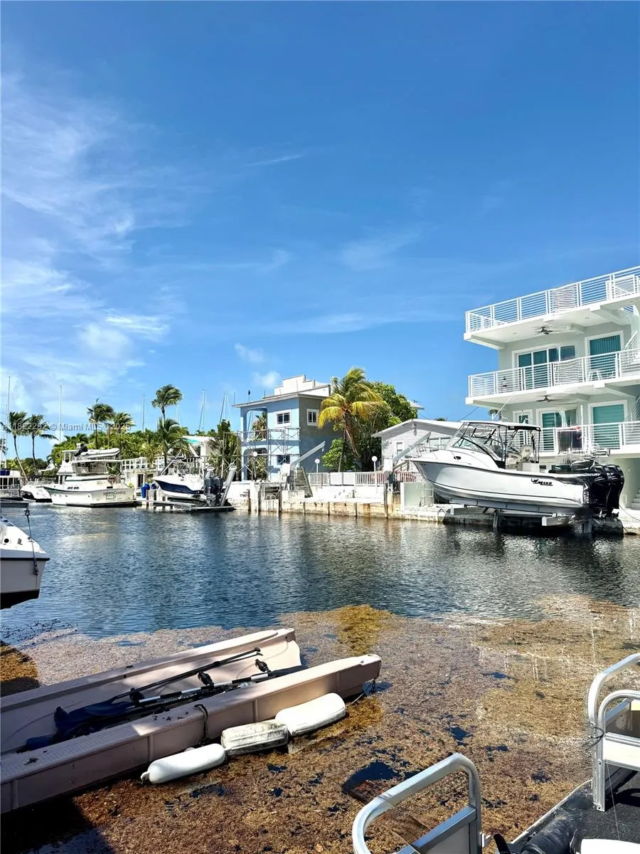 118 Burgundy Dr