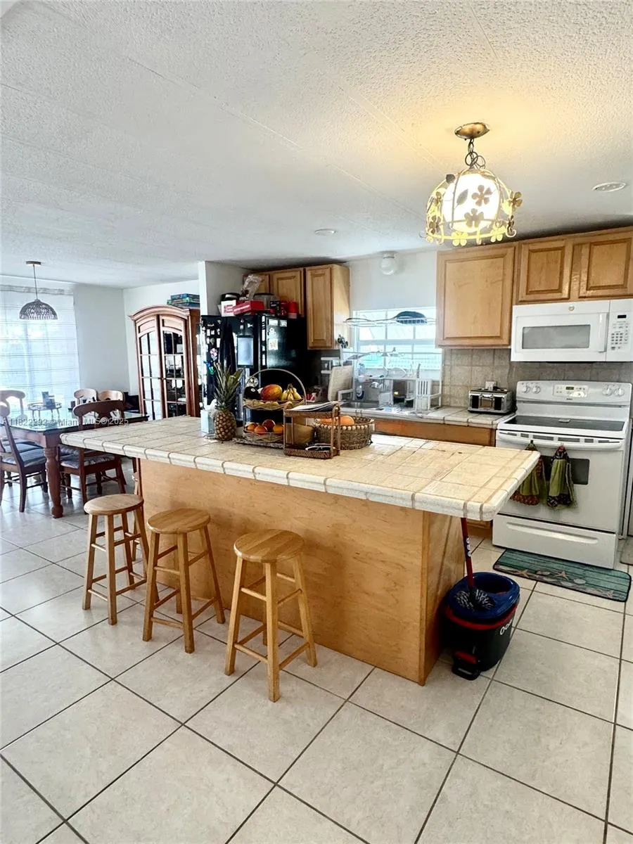 118 Burgundy Dr