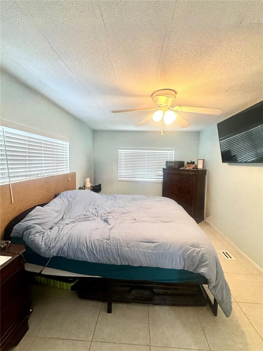 118 Burgundy Dr