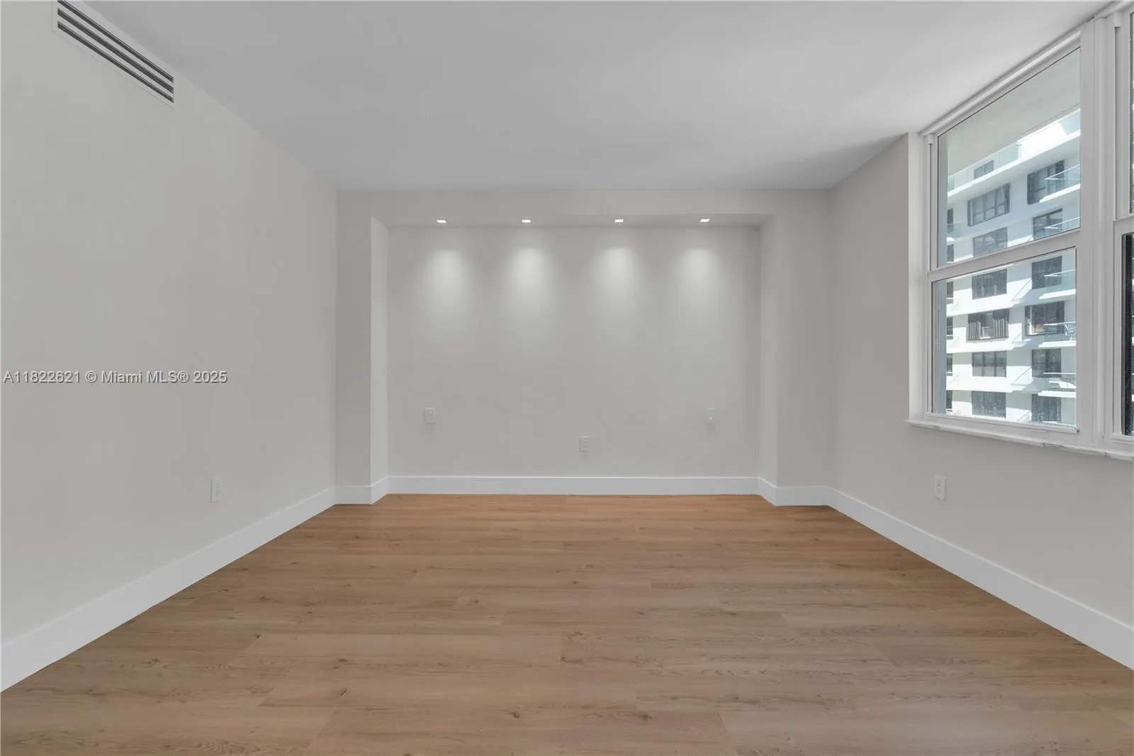 9801 Collins Ave, #16Y