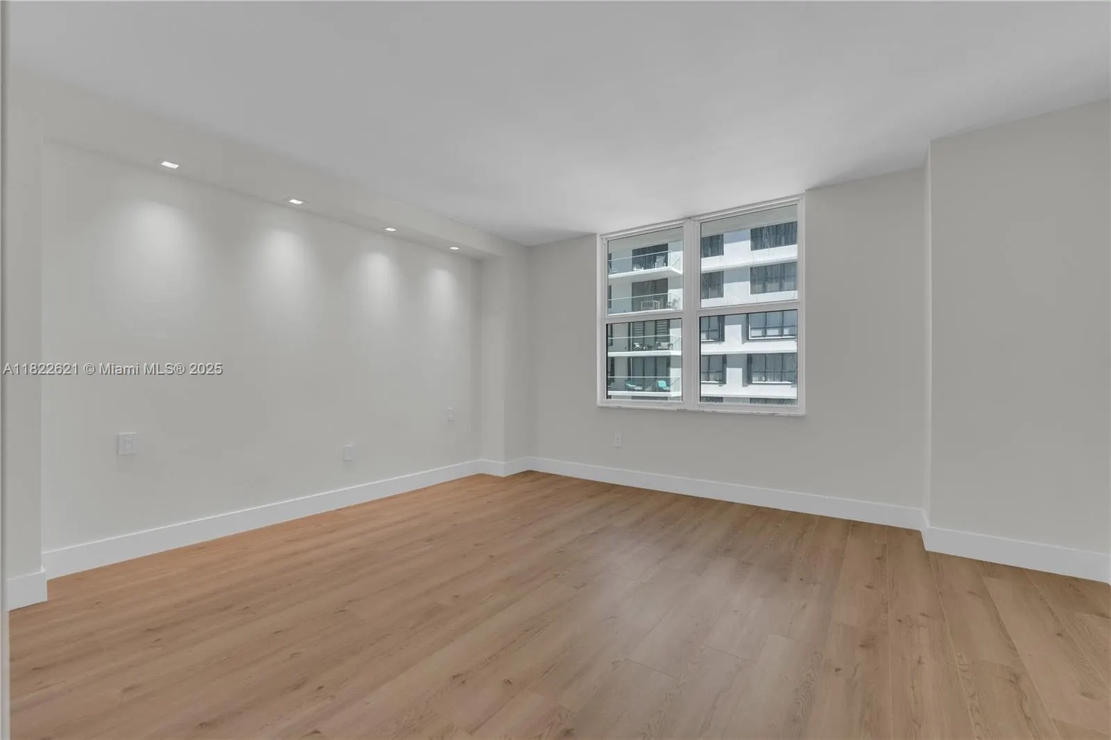 9801 Collins Ave, #16Y