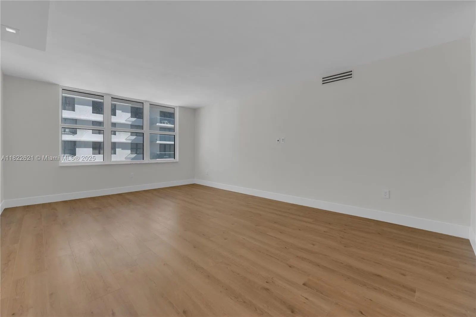 9801 Collins Ave, #16Y