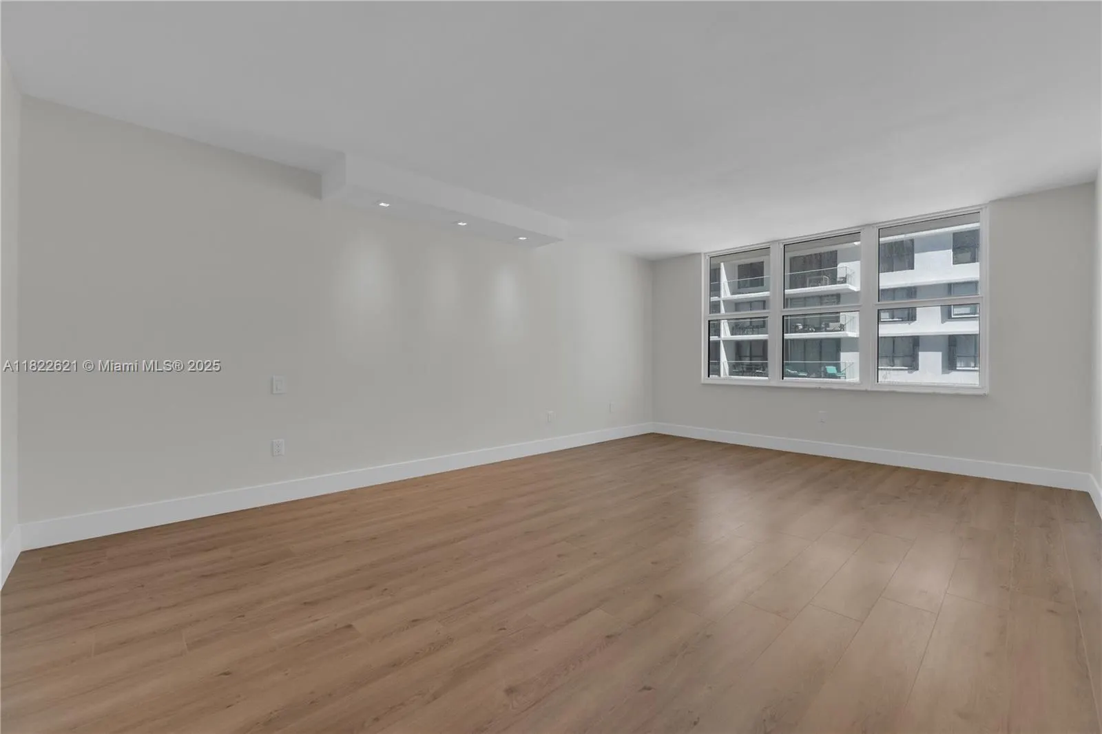 9801 Collins Ave, #16Y