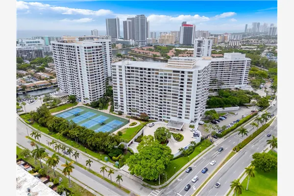 600 Three Islands Blvd