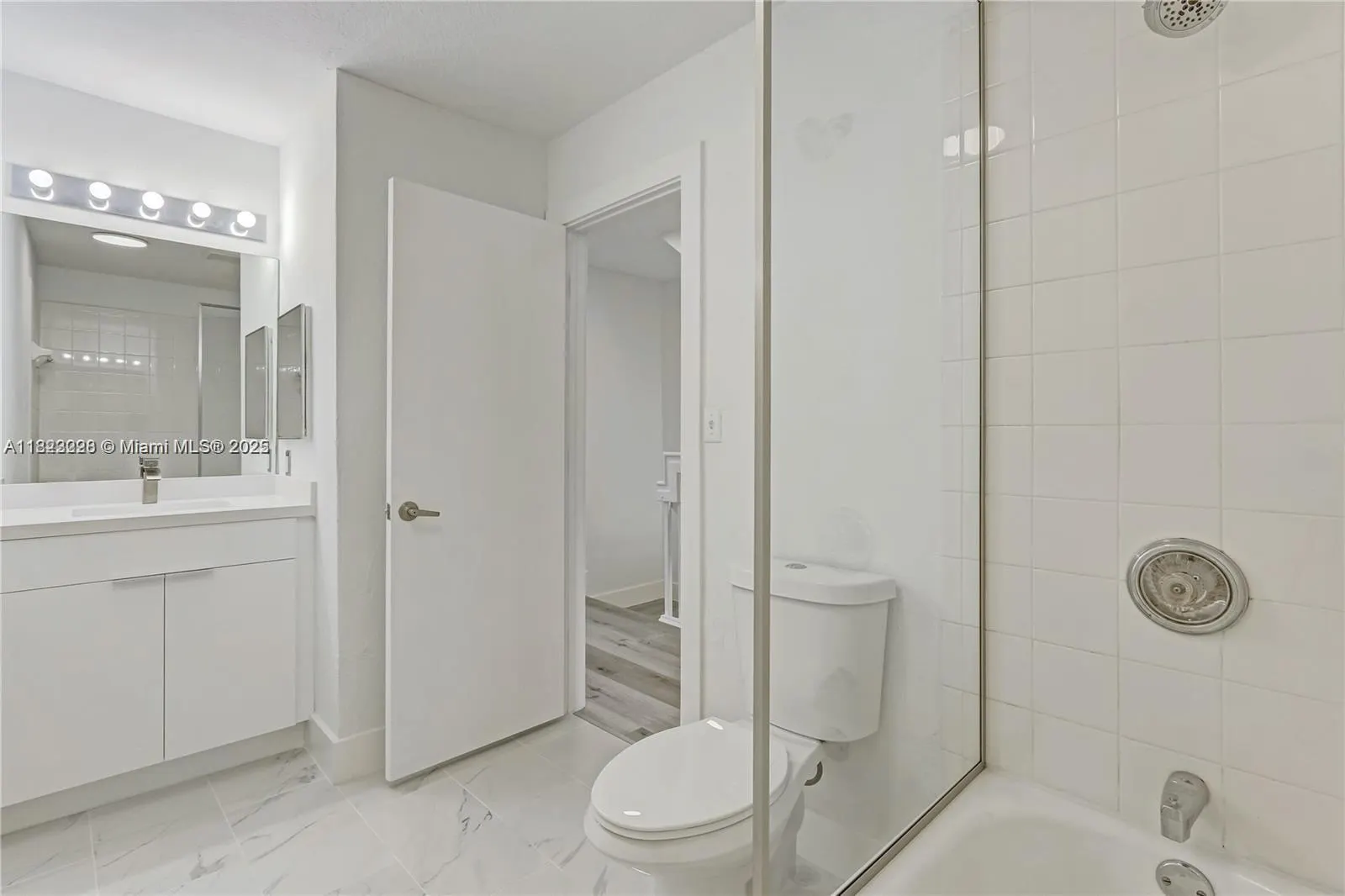 2054 NE 167th St, #3-122