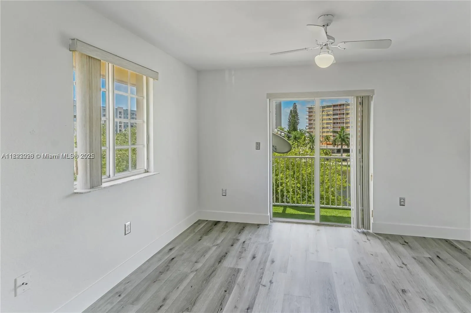 2054 NE 167th St, #3-122
