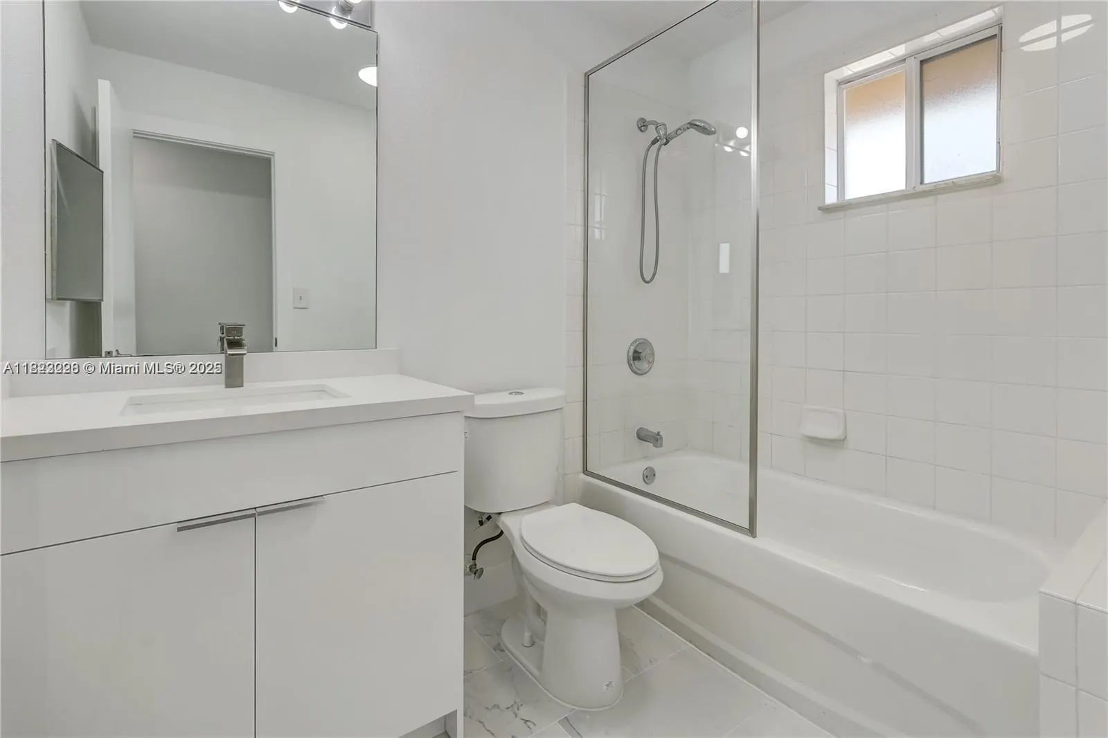 2054 NE 167th St, #3-122