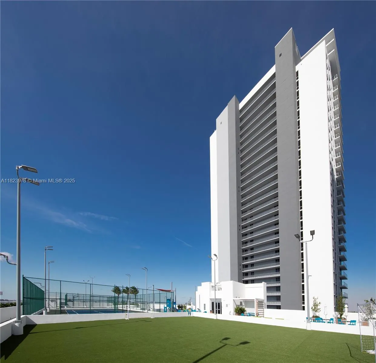 16385 Biscayne Blvd, #301