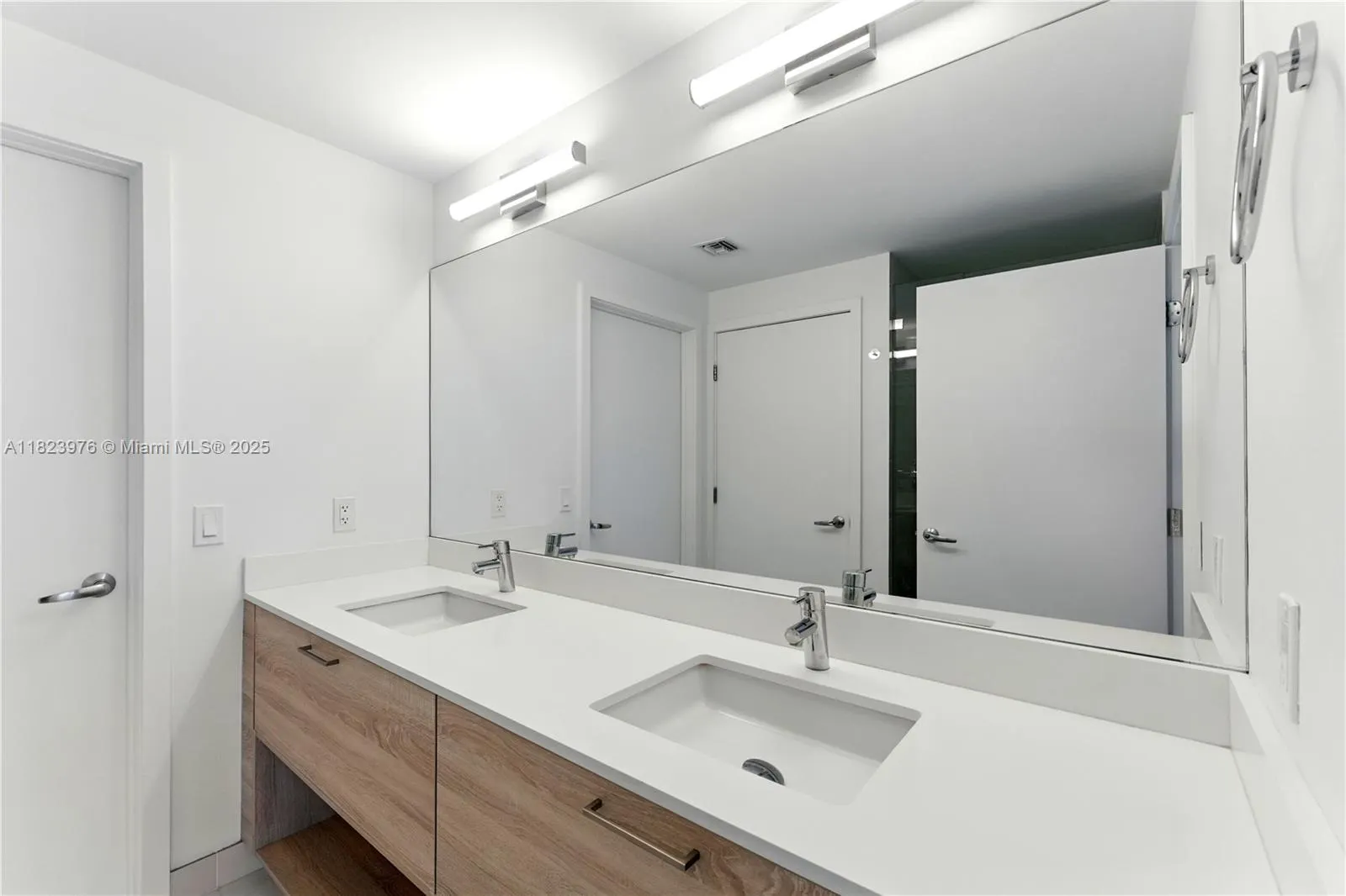 16385 Biscayne Blvd, #301