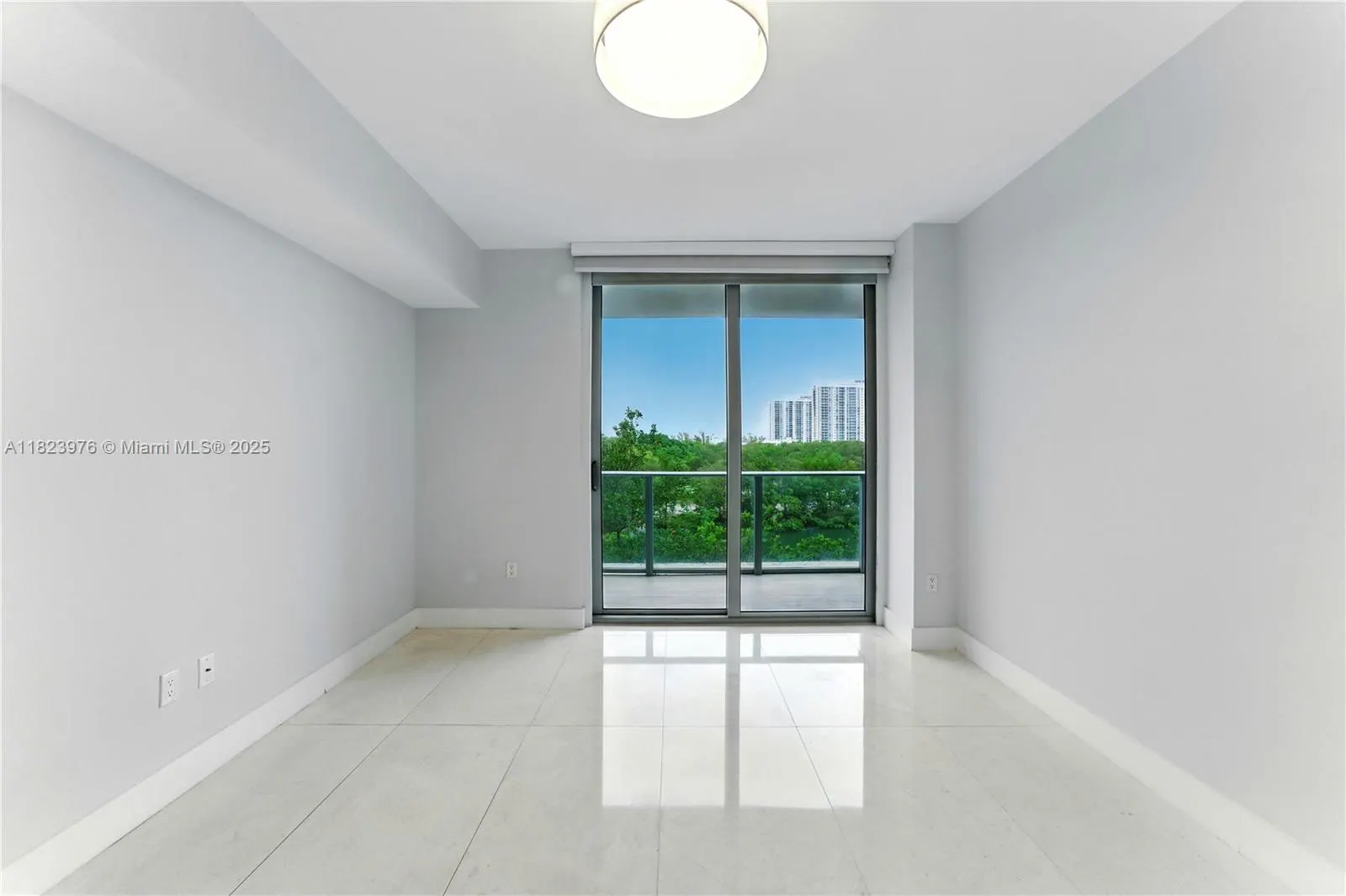 16385 Biscayne Blvd, #301