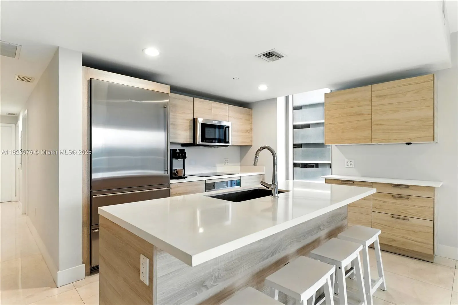 16385 Biscayne Blvd, #301