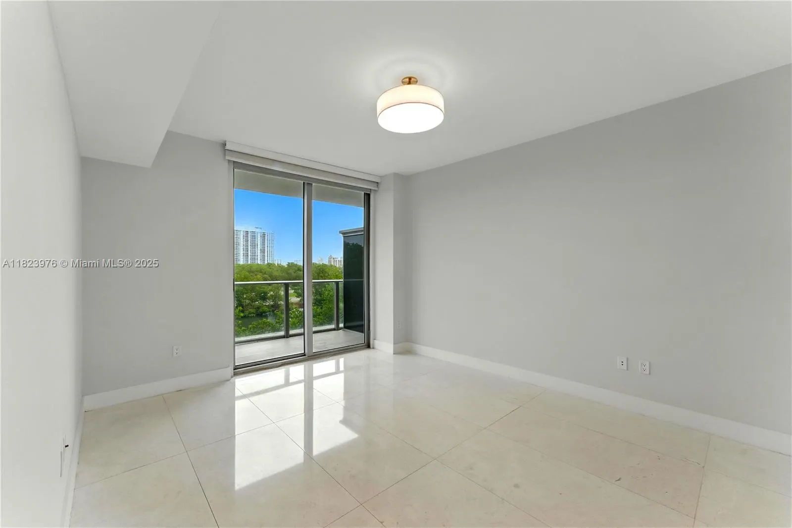 16385 Biscayne Blvd, #301