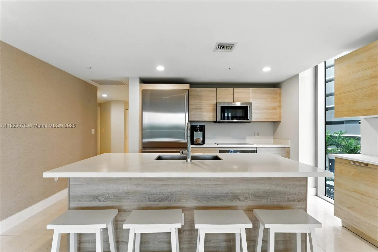 16385 Biscayne Blvd, #301