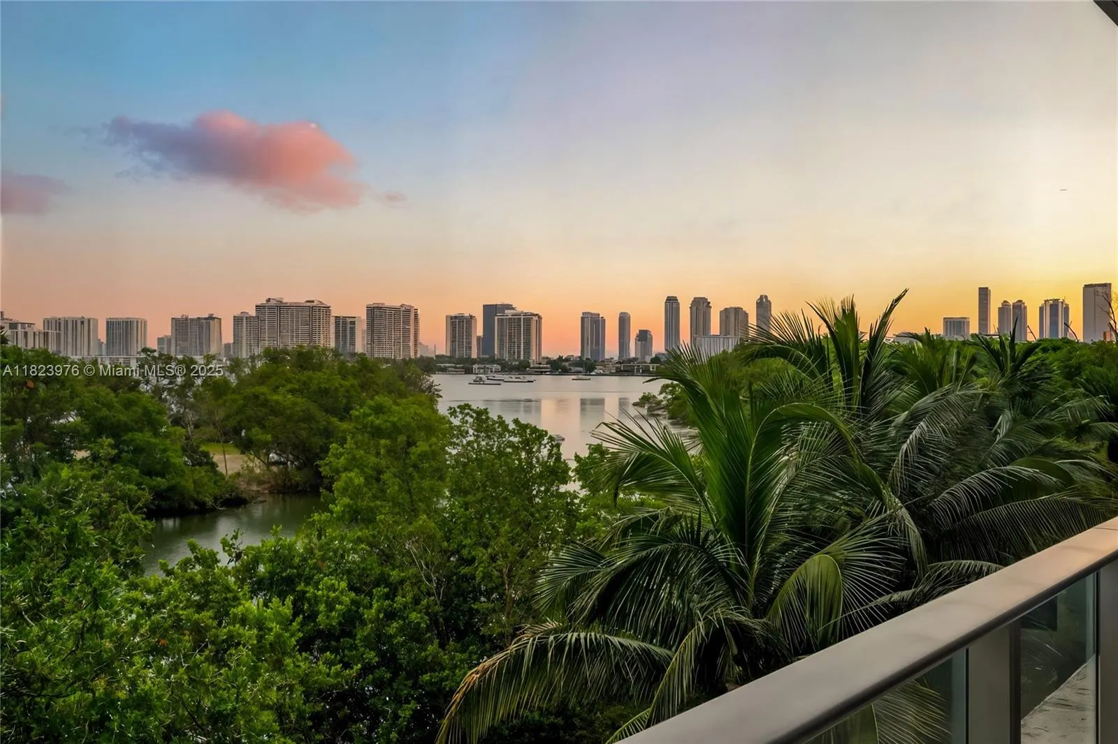 16385 Biscayne Blvd, #301