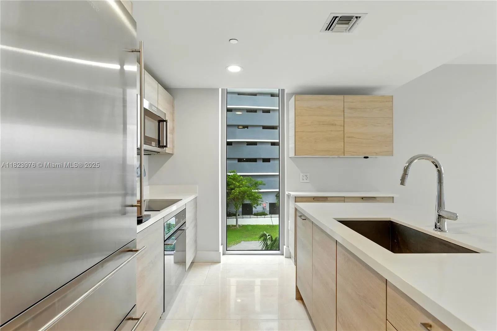 16385 Biscayne Blvd, #301