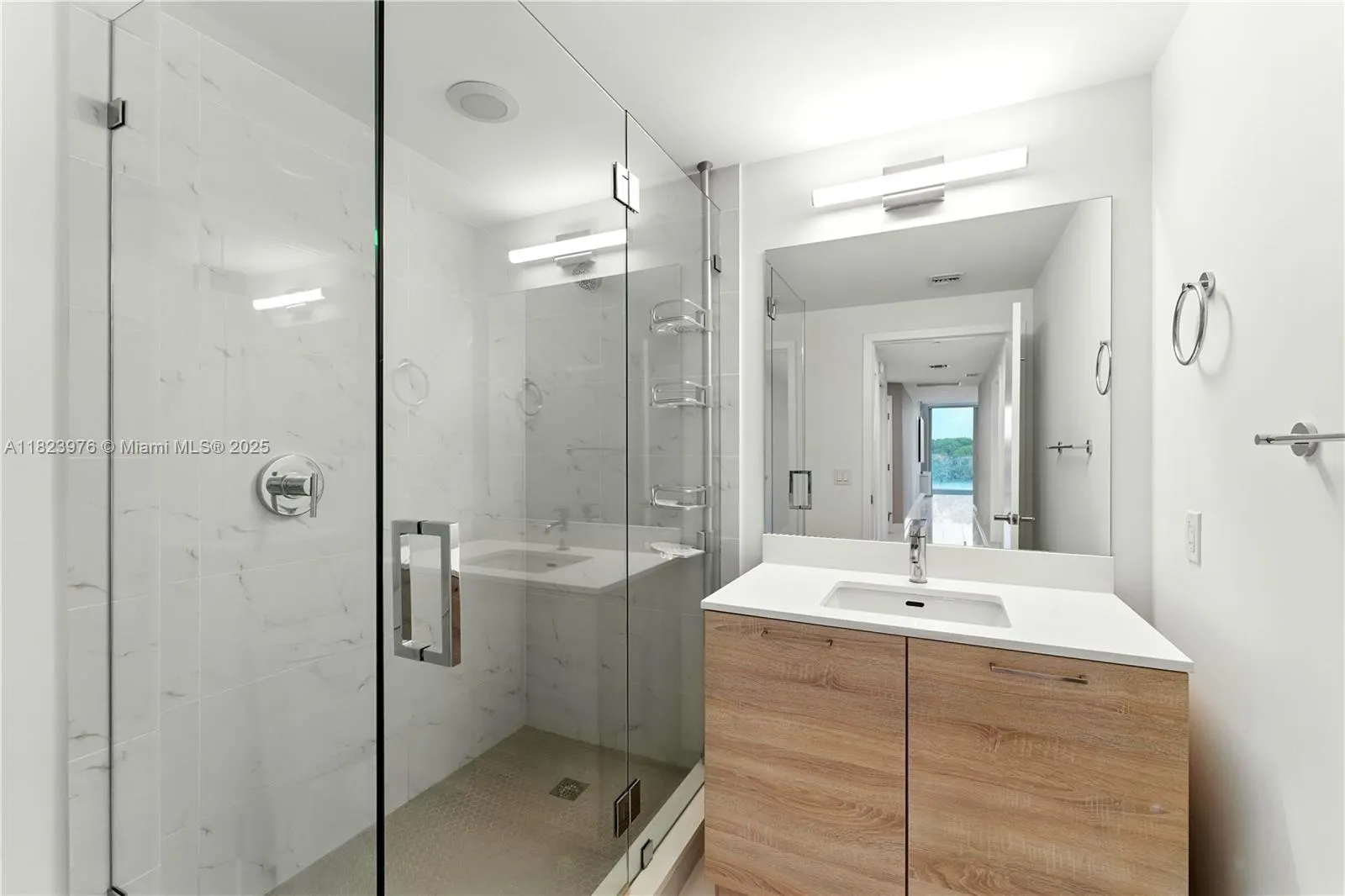 16385 Biscayne Blvd, #301