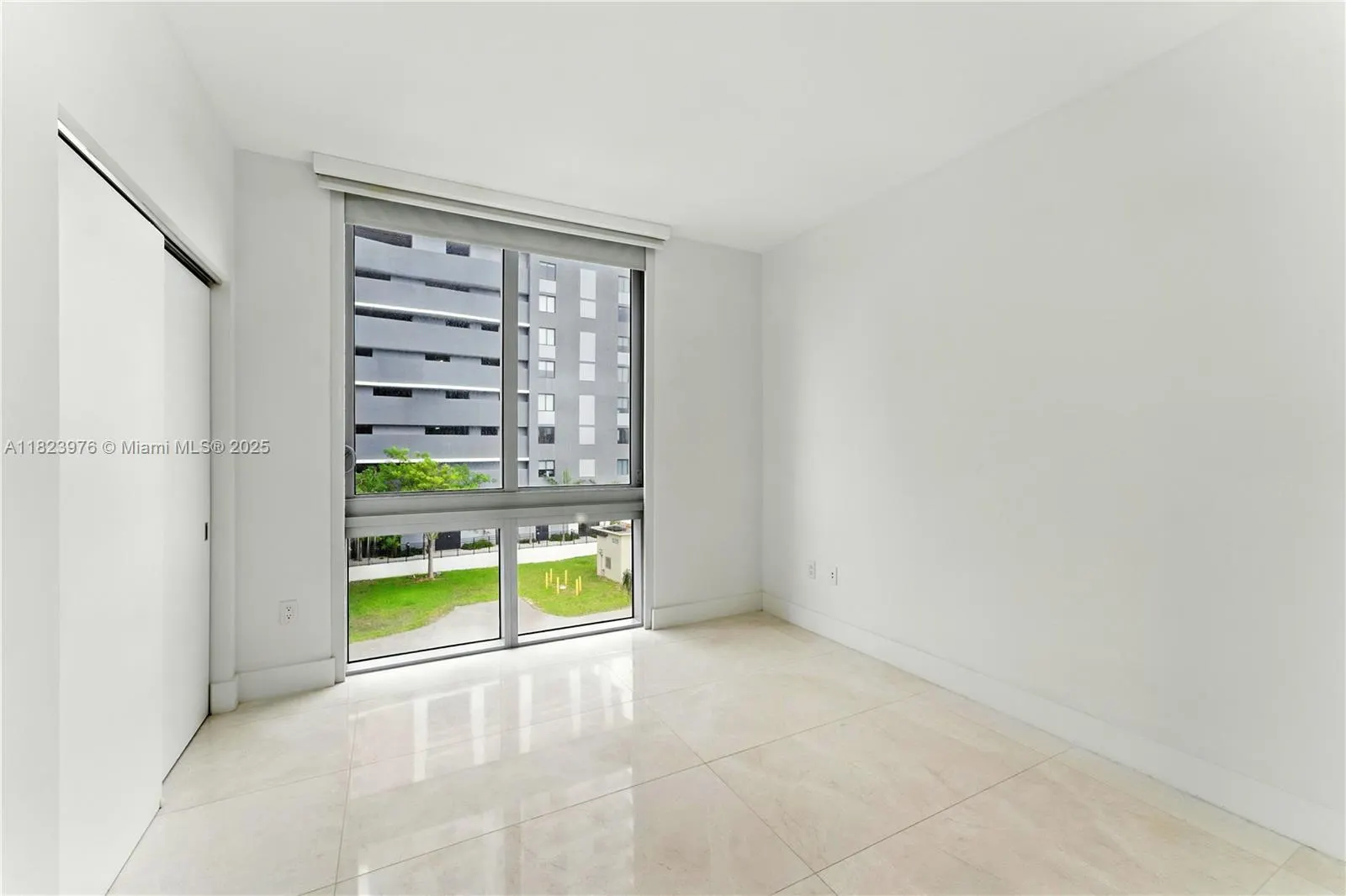 16385 Biscayne Blvd, #301