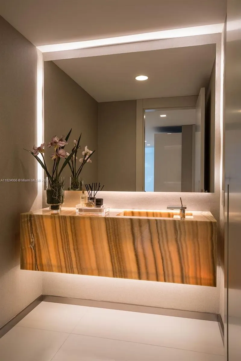10203 Collins, #301