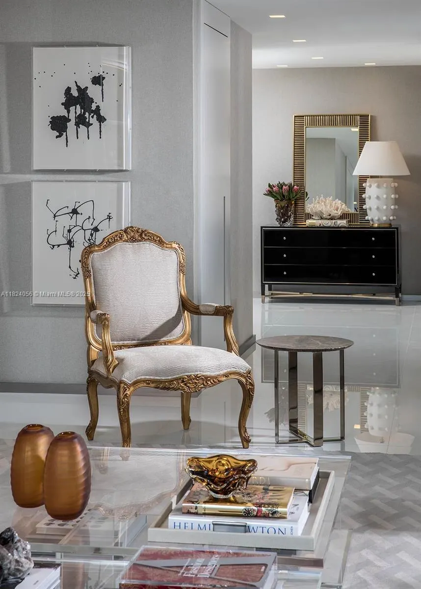 10203 Collins, #301