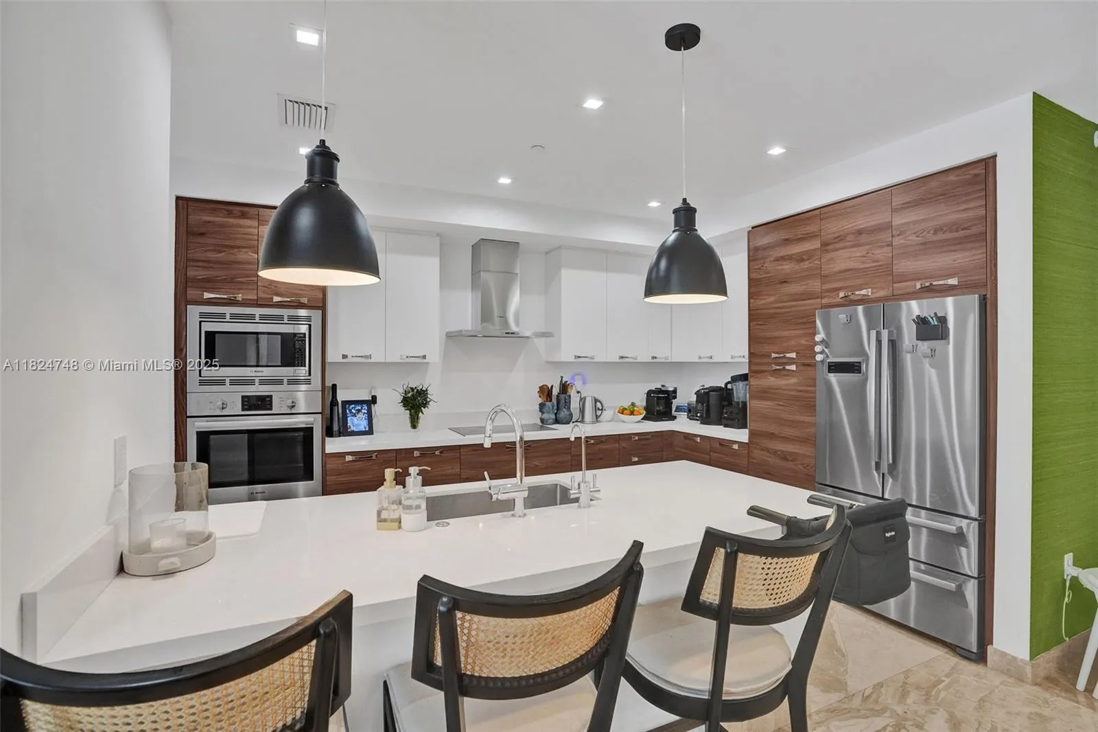 718 Valencia Ave, #204