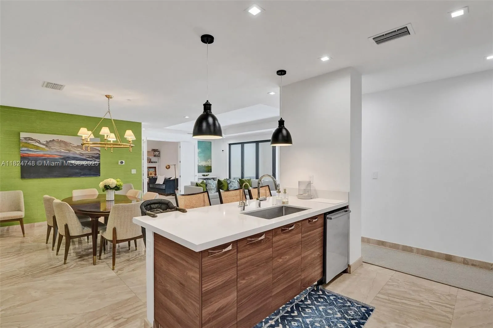 718 Valencia Ave, #204