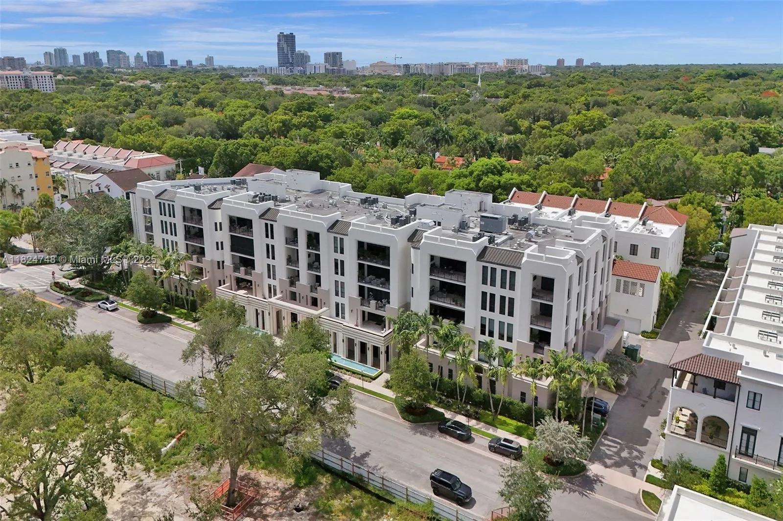 718 Valencia Ave, #204